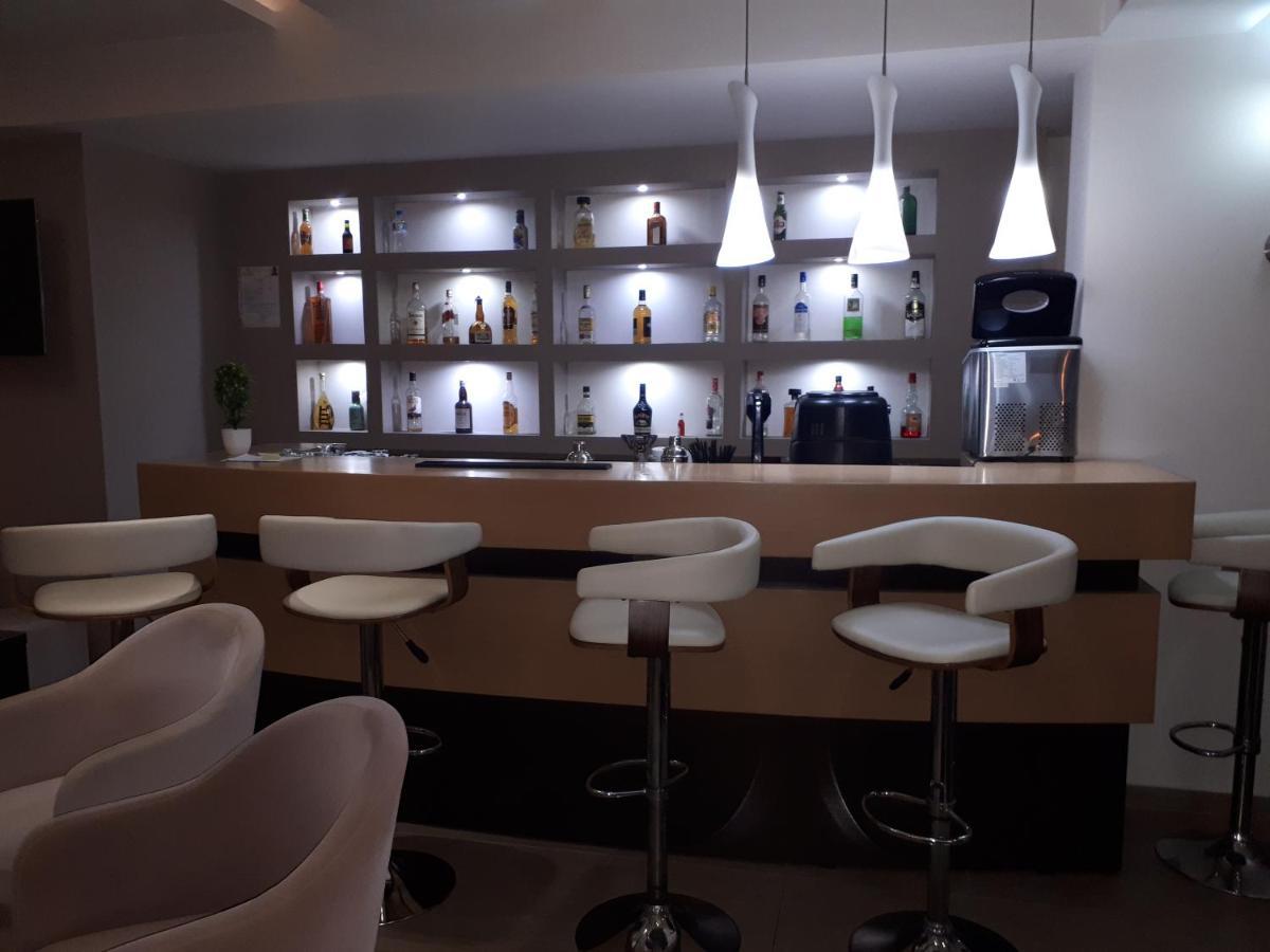 Siros Hotel レプトカリヤ エクステリア 写真