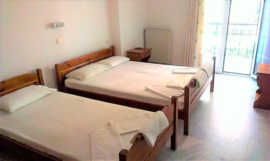 Siros Hotel レプトカリヤ エクステリア 写真