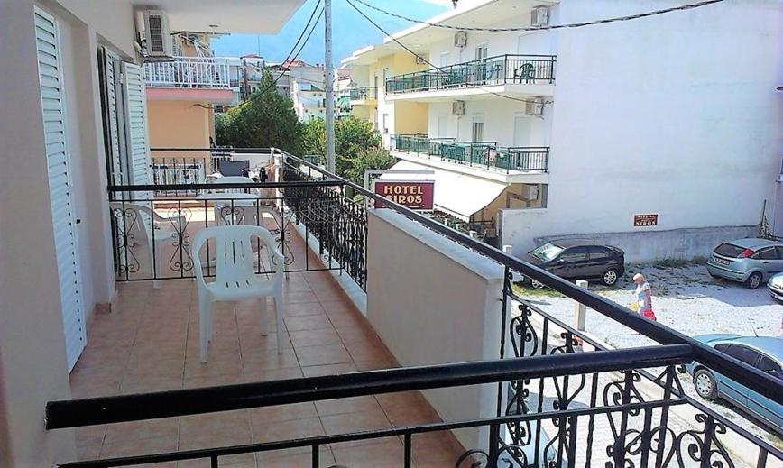 Siros Hotel レプトカリヤ エクステリア 写真