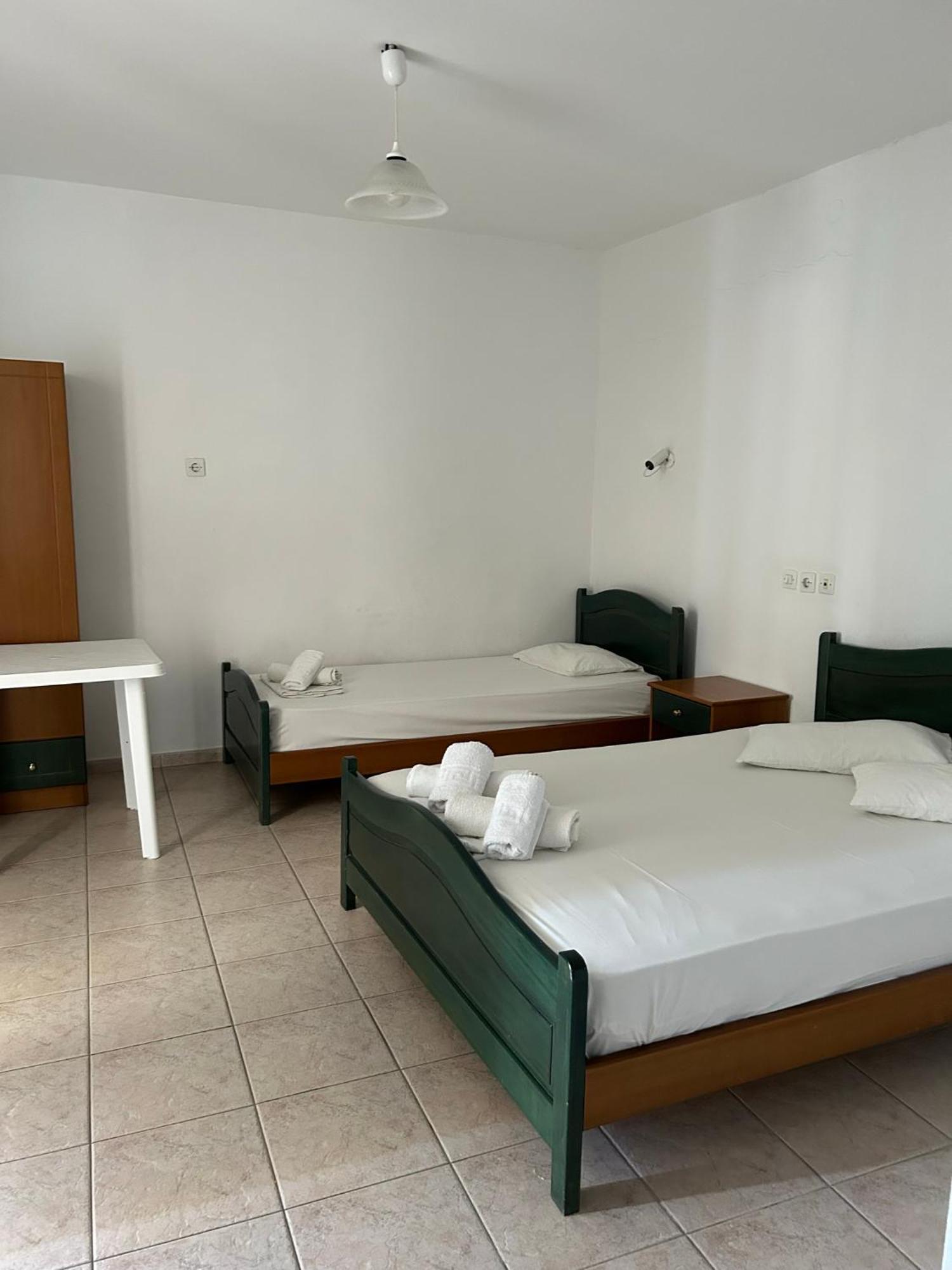 Siros Hotel レプトカリヤ エクステリア 写真