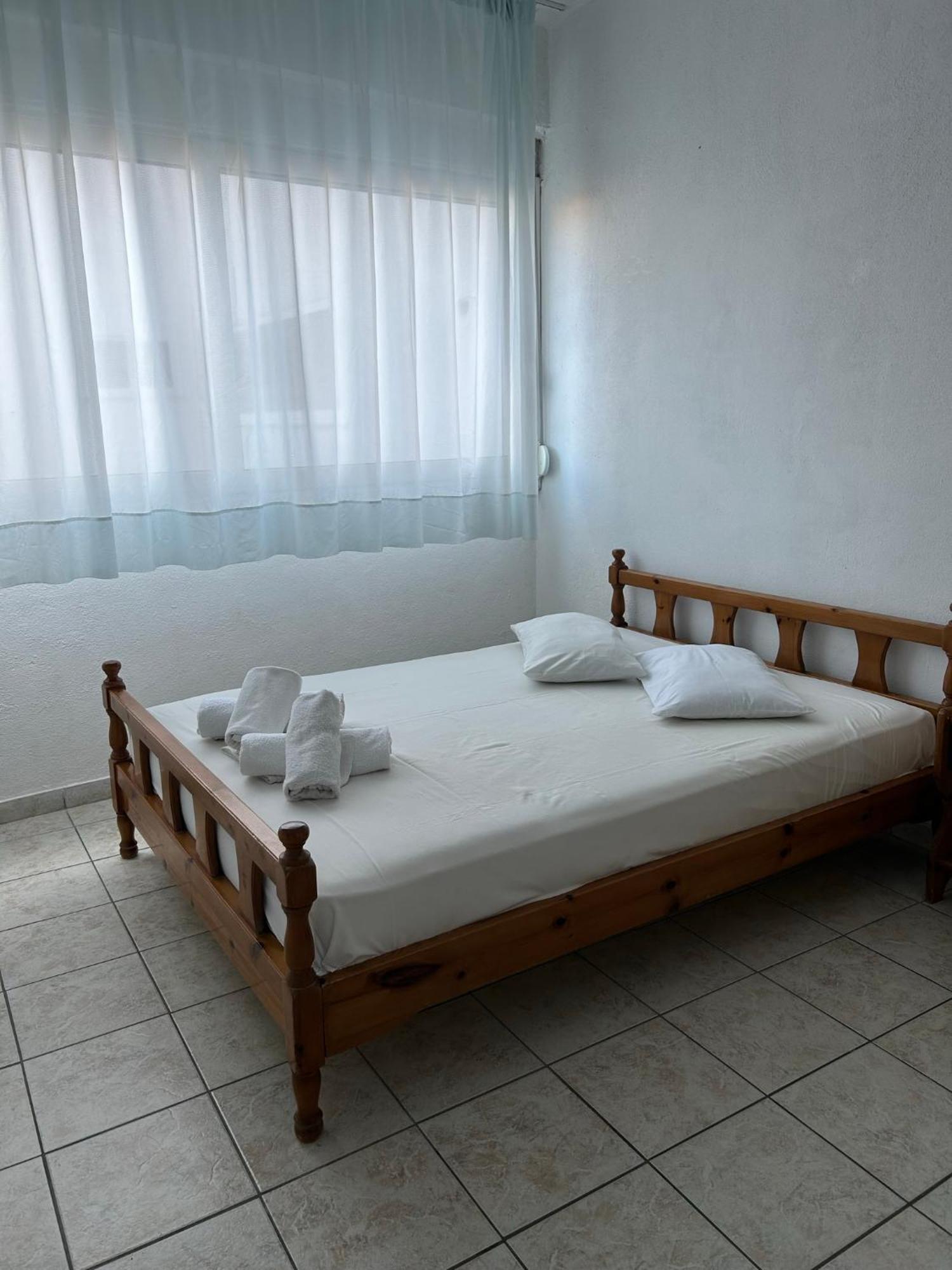 Siros Hotel レプトカリヤ エクステリア 写真